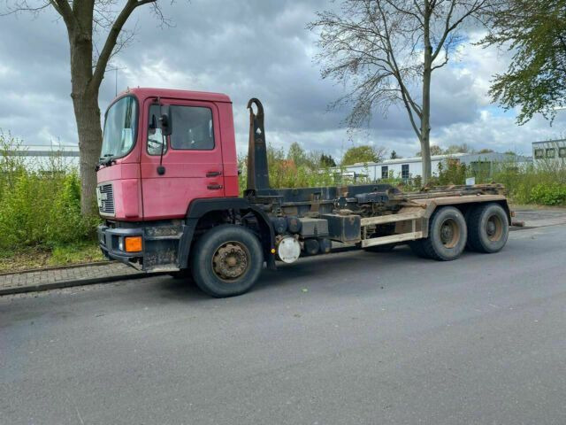 MAN 26.372K 6x4 Abrollkipper AHK Blatt/Blatt - Multibasculante camión: foto 2 MAN 26.372K 6x4 Abrollkipper AHK Blatt/Blatt - Multibasculante camión: foto 2