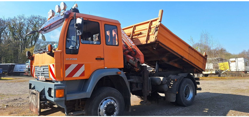 MAN TGM 18.240PS 4x4 3.S-Kipper mit Kran - Volquete camión, Camión grúa: foto 1 MAN TGM 18.240PS 4x4 3.S-Kipper mit Kran - Volquete camión, Camión grúa: foto 1