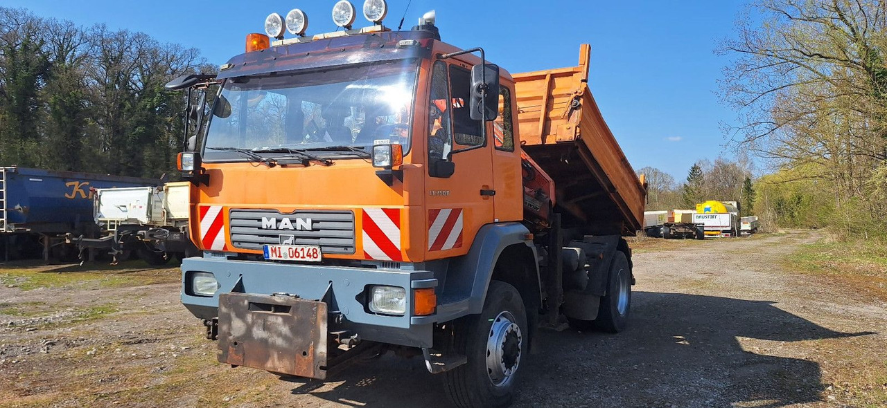 MAN TGM 18.240PS 4x4 3.S-Kipper mit Kran - Volquete camión, Camión grúa: foto 2 MAN TGM 18.240PS 4x4 3.S-Kipper mit Kran - Volquete camión, Camión grúa: foto 2