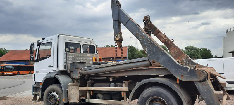 Mercedes-Benz 1833 Absetzkipper - Portacontenedor de cadenas camión: foto 3 Mercedes-Benz 1833 Absetzkipper - Portacontenedor de cadenas camión: foto 3