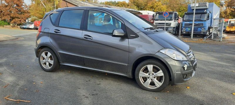 Mercedes-Benz A-Klasse 180 A 180 CDI AVANTGARDE - Hatchback: foto 1 Mercedes-Benz A-Klasse 180 A 180 CDI AVANTGARDE - Hatchback: foto 1