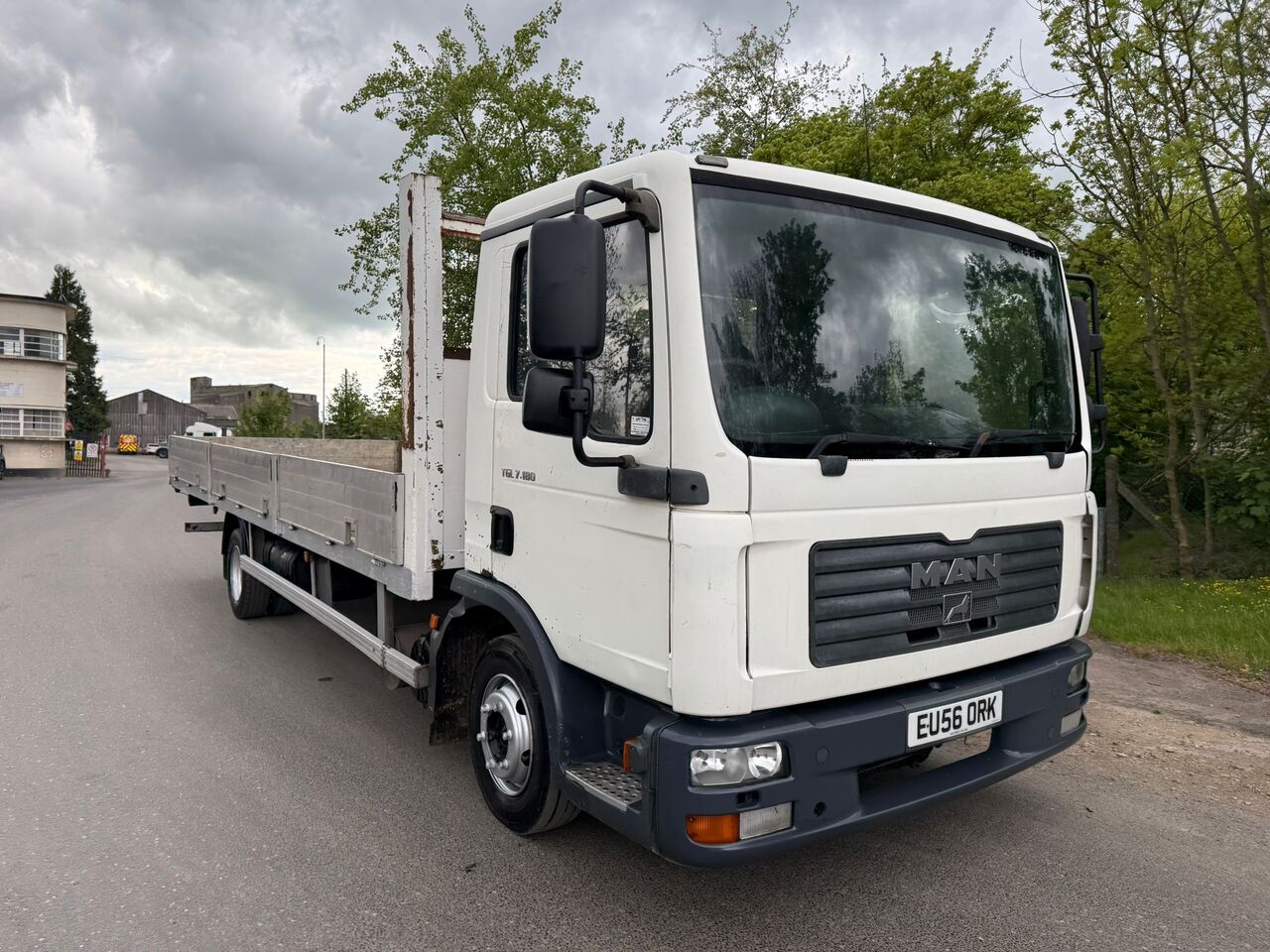 2011 MAN TGL 8 Flatbed Truck - Camión caja abierta: foto 1 2011 MAN TGL 8 Flatbed Truck - Camión caja abierta: foto 1