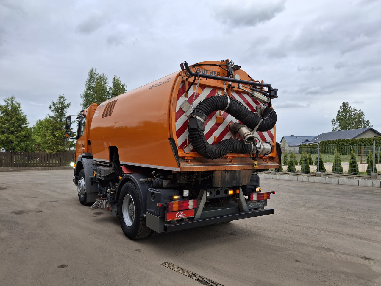 MERCEDES-BENZ Axor 1823 Zamiatarka Kehrmaschine BUCHER 2 Motoren Szczotki L/R Sweeper - Barredora vial: foto 3 MERCEDES-BENZ Axor 1823 Zamiatarka Kehrmaschine BUCHER 2 Motoren Szczotki L/R Sweeper - Barredora vial: foto 3