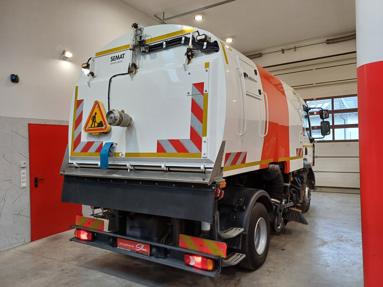 RENAULT D12 Zamiatarka Kehrmaschine 2 Motoren SEMAT Zoeller Szczotki L/R Euro 6 PM10 2017r - Barredora vial: foto 4 RENAULT D12 Zamiatarka Kehrmaschine 2 Motoren SEMAT Zoeller Szczotki L/R Euro 6 PM10 2017r - Barredora vial: foto 4