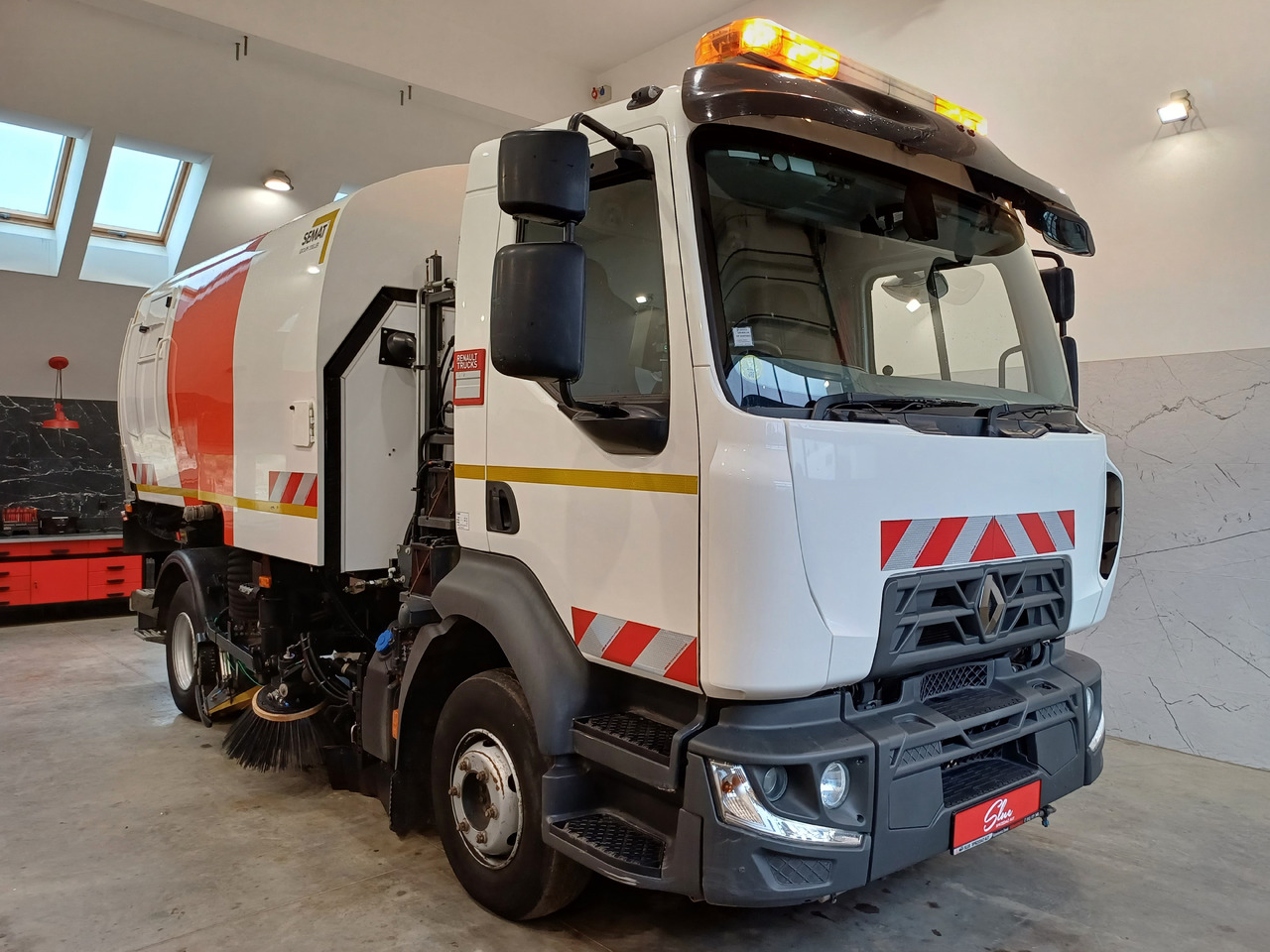 RENAULT D12 Zamiatarka Kehrmaschine 2 Motoren SEMAT Zoeller Szczotki L/R Euro 6 PM10 2017r - Barredora vial: foto 1 RENAULT D12 Zamiatarka Kehrmaschine 2 Motoren SEMAT Zoeller Szczotki L/R Euro 6 PM10 2017r - Barredora vial: foto 1