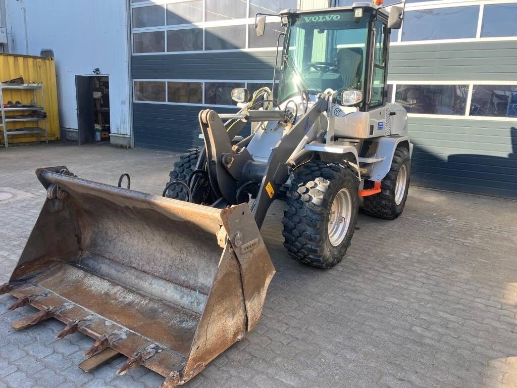 Volvo L 30 G - Cargadora de ruedas: foto 1 Volvo L 30 G - Cargadora de ruedas: foto 1