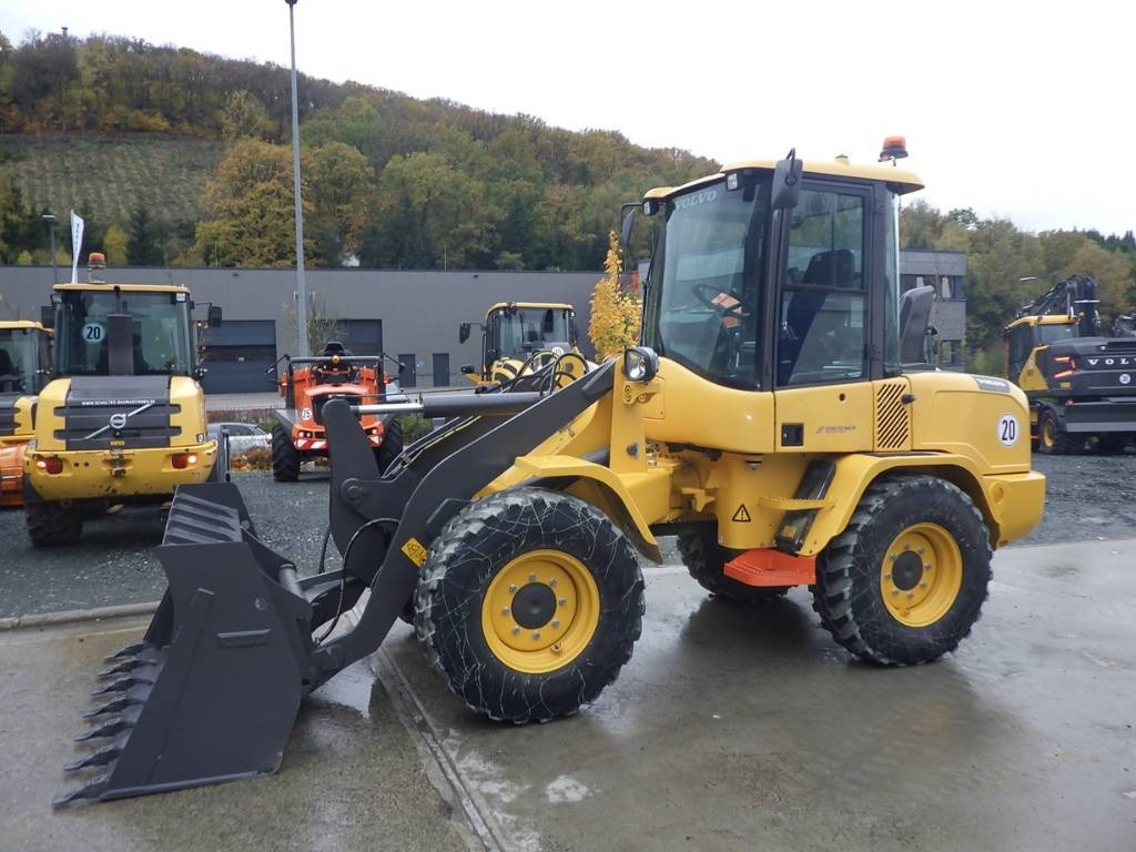 Volvo L 30 G - Cargadora de ruedas: foto 1 Volvo L 30 G - Cargadora de ruedas: foto 1