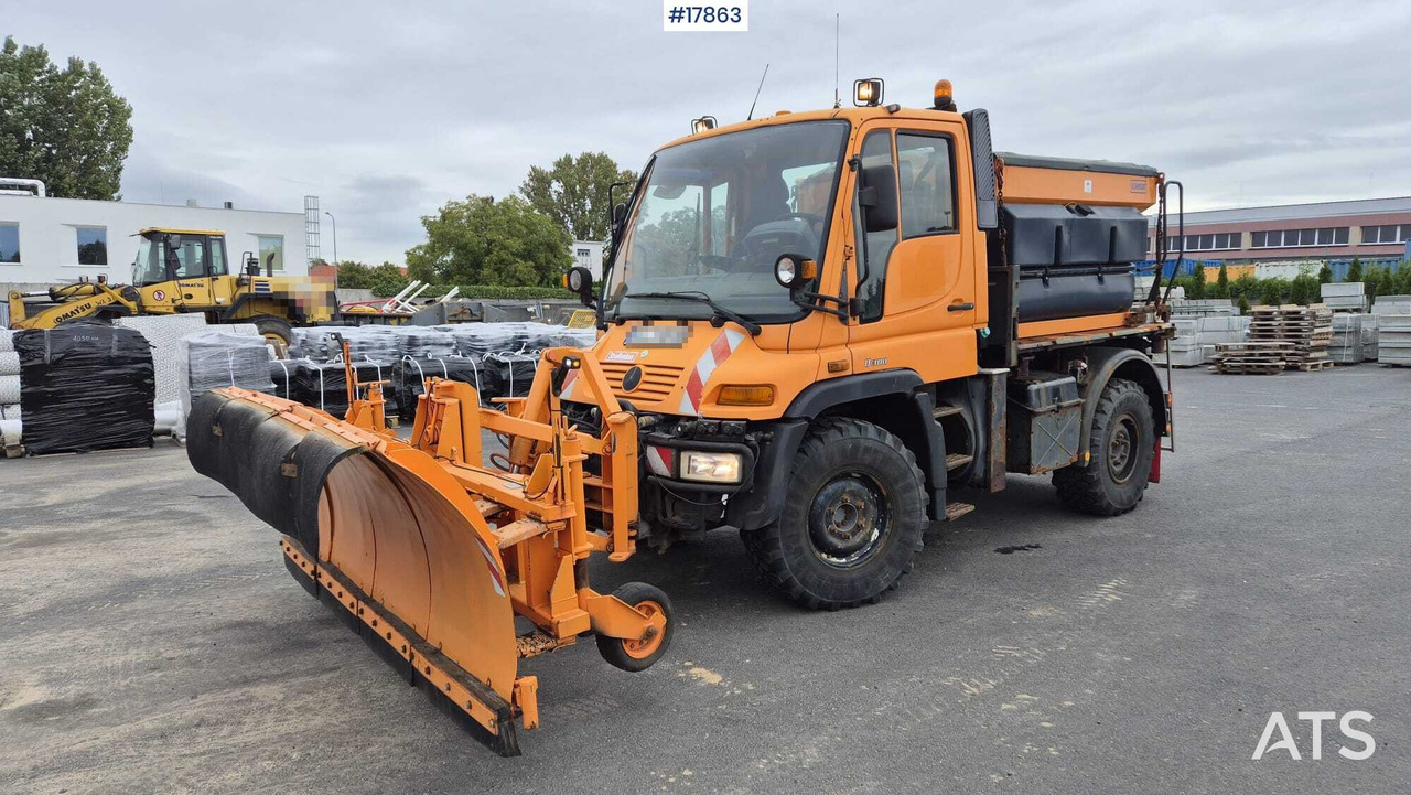 Płógopiaskarka Mercedes-Benz UNIMOG U300 (2001) - Máquina quitanieve: foto 3 Płógopiaskarka Mercedes-Benz UNIMOG U300 (2001) - Máquina quitanieve: foto 3