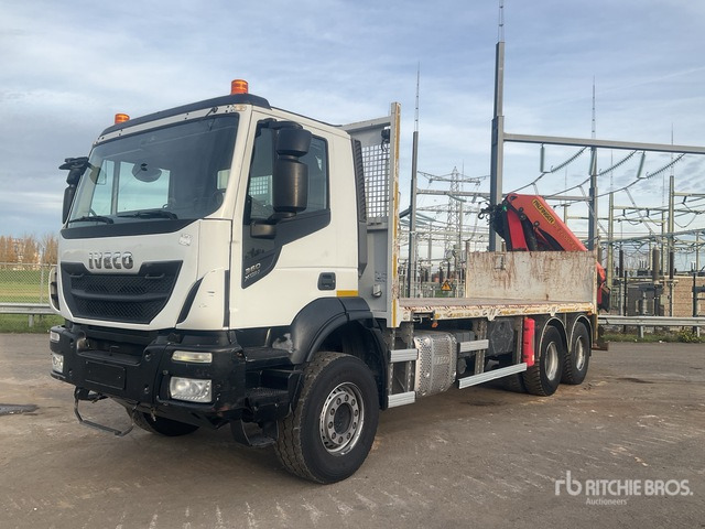 2018 Iveco 260T36 2018 Palfinger PK22002-EH Artic ... Flatbed Truck with Crane - Camión caja abierta, Camión grúa: foto 2 2018 Iveco 260T36 2018 Palfinger PK22002-EH Artic ... Flatbed Truck with Crane - Camión caja abierta, Camión grúa: foto 2