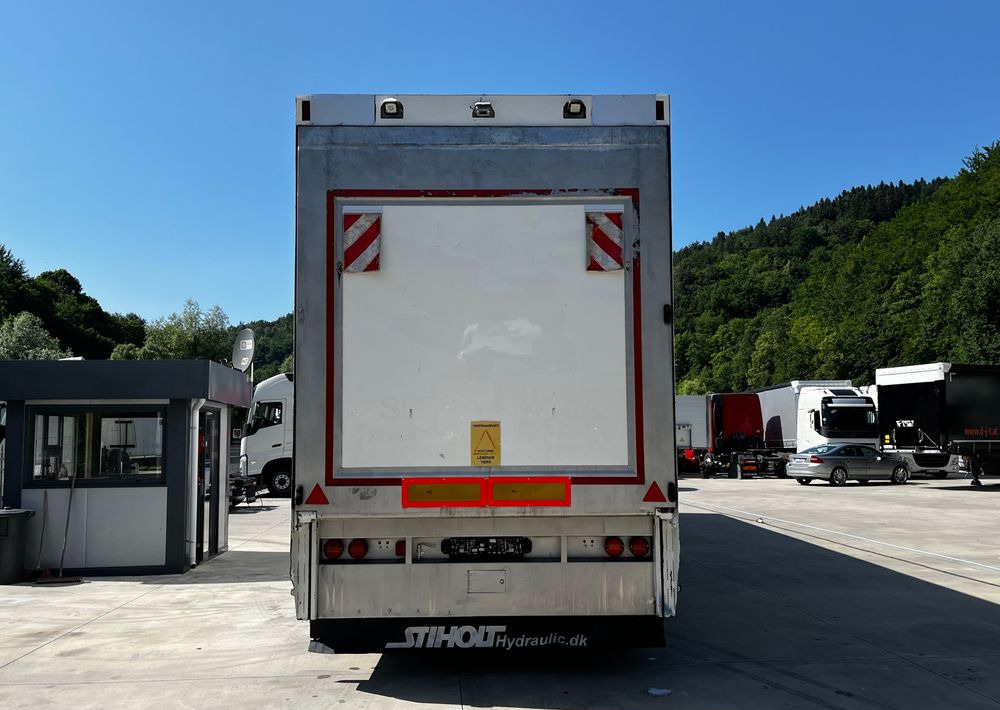 Pezzaioli HMK Industri // Do przewozu zwierząt // 2004 Rok // 3 Pokłady // Waga // Osi skrętne // Oznonacja // - Transporte de ganado semirremolque: foto 5 Pezzaioli HMK Industri // Do przewozu zwierząt // 2004 Rok // 3 Pokłady // Waga // Osi skrętne // Oznonacja // - Transporte de ganado semirremolque: foto 5