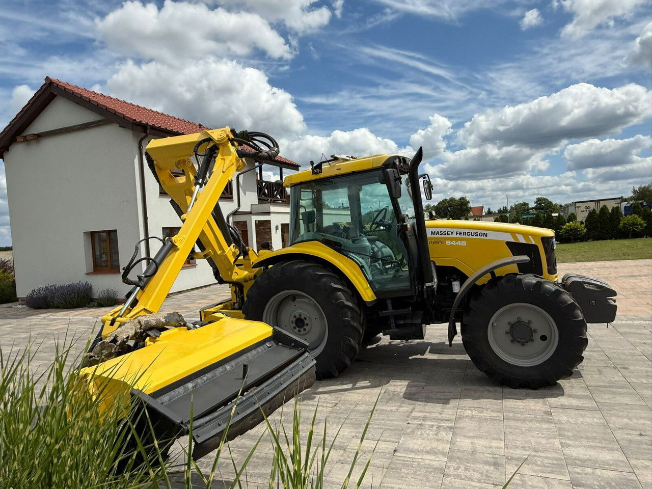 Massey Ferguson 6445 z kosiarką wysięgnikową do poboczy Rousseau T hénor 510 L FI - Tractor: foto 4 Massey Ferguson 6445 z kosiarką wysięgnikową do poboczy Rousseau T hénor 510 L FI - Tractor: foto 4