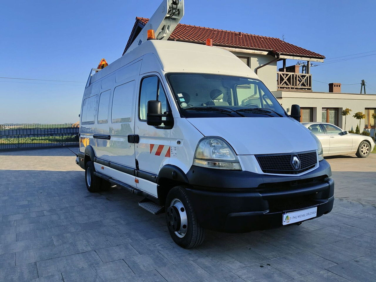 Renault Mascott 3.0 - Camión con plataforma elevadora: foto 1 Renault Mascott 3.0 - Camión con plataforma elevadora: foto 1