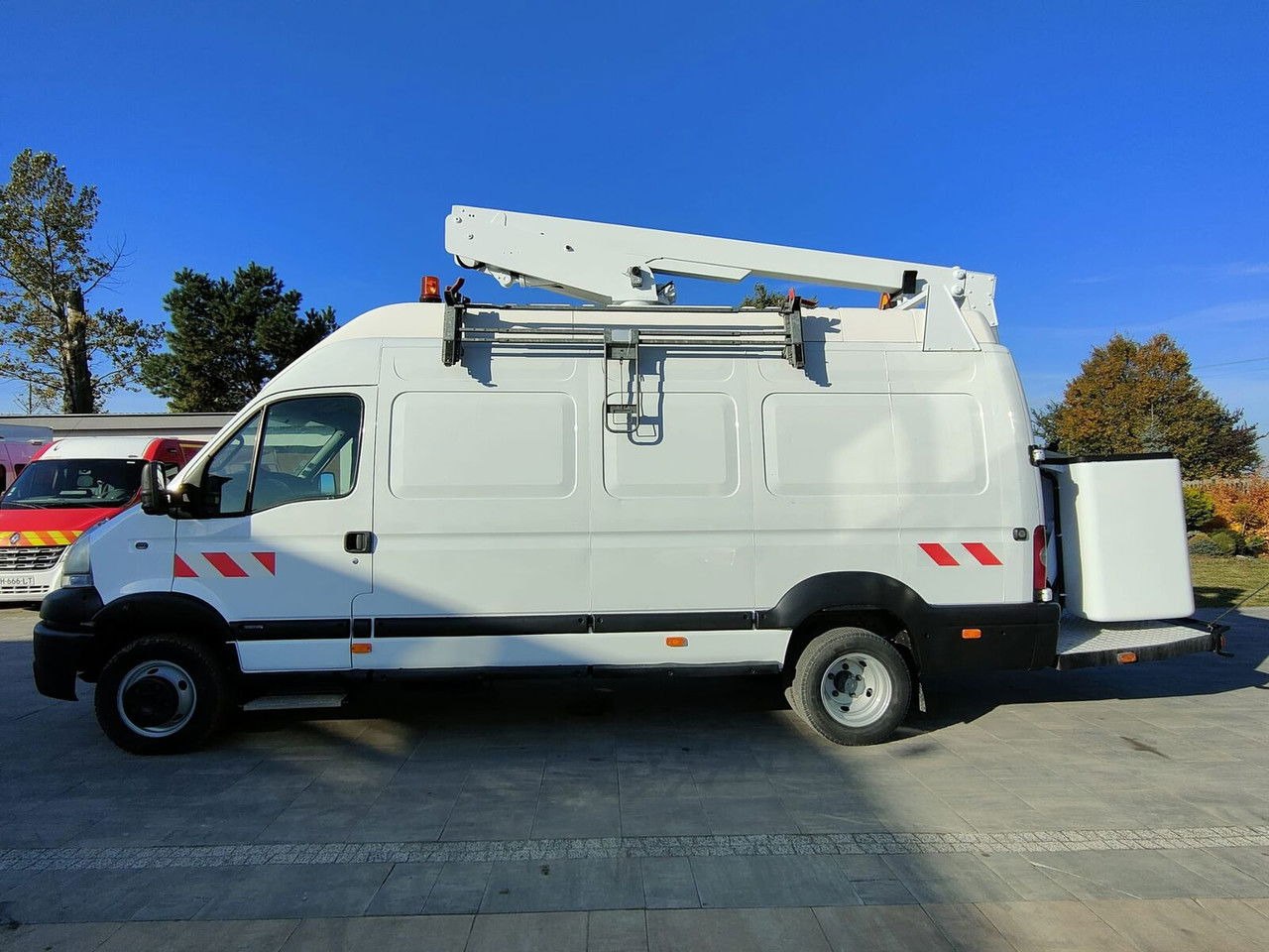 Renault Mascott 3.0 - Camión con plataforma elevadora: foto 4 Renault Mascott 3.0 - Camión con plataforma elevadora: foto 4
