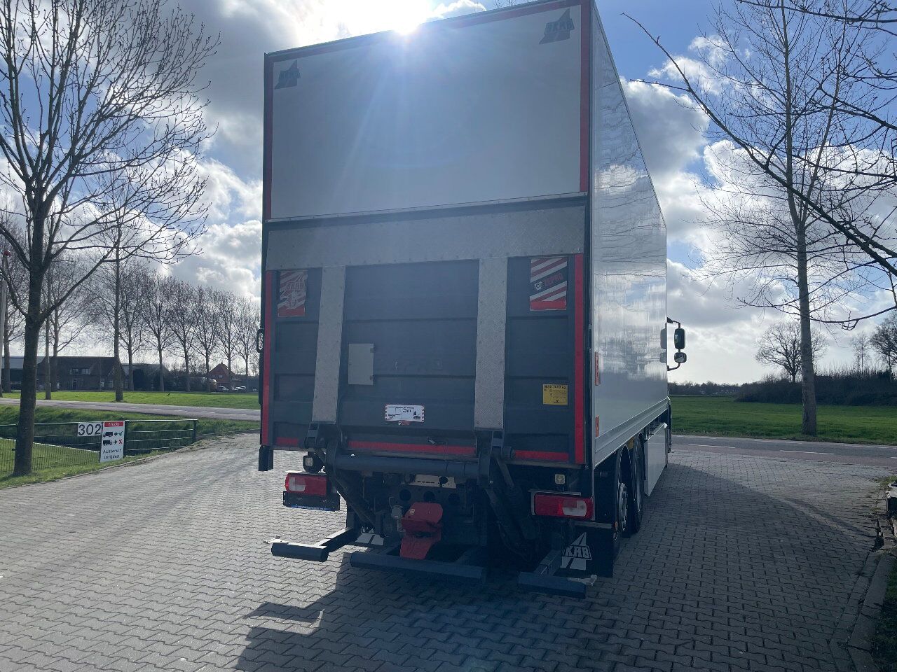 DAF CF Emoss 100 electric 200 - 250km range battery SOH 98 - Camión caja cerrada, Camión eléctrico: foto 4 DAF CF Emoss 100 electric 200 - 250km range battery SOH 98 - Camión caja cerrada, Camión eléctrico: foto 4
