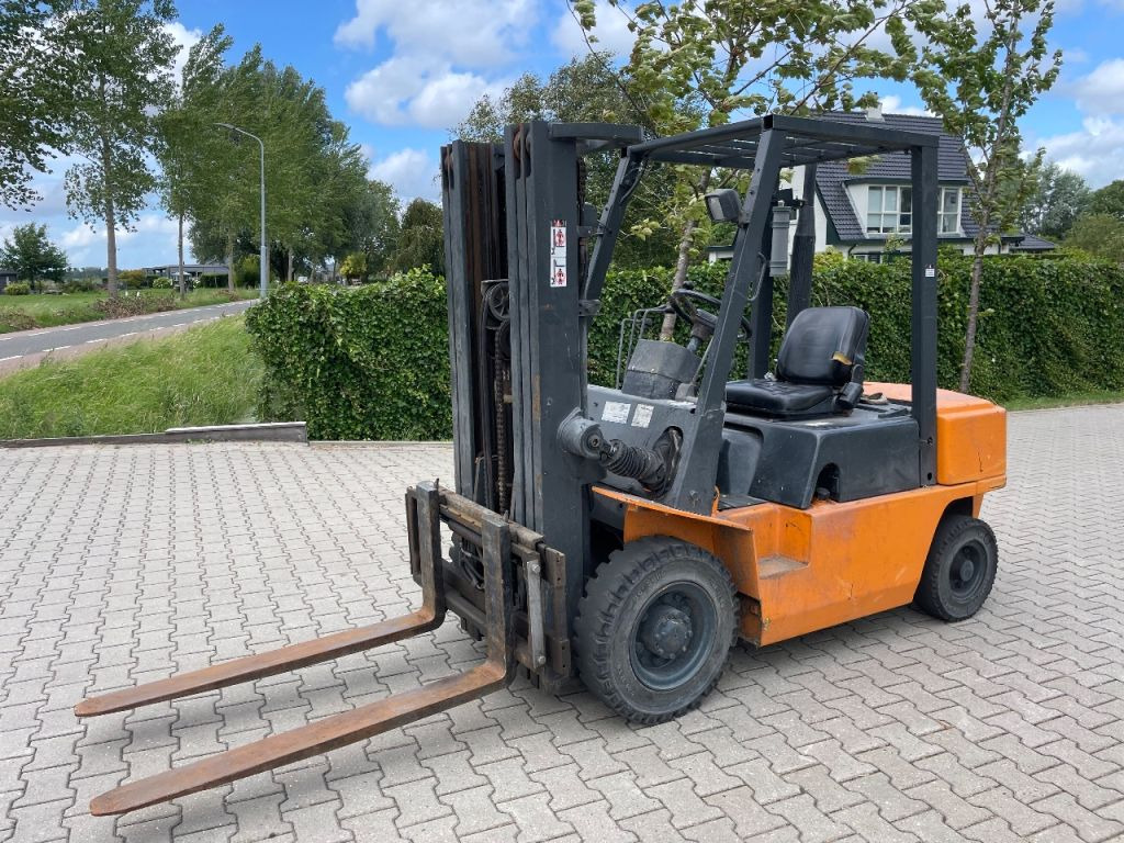 Nissan FJ02A25U 2.5 ton diesel triplo freelift heftruck - Carretilla elevadora: foto 1 Nissan FJ02A25U 2.5 ton diesel triplo freelift heftruck - Carretilla elevadora: foto 1