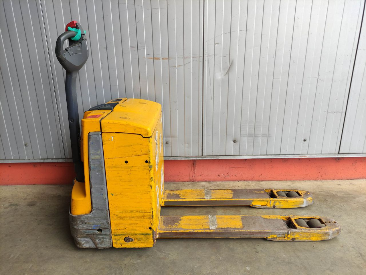 Jungheinrich EJE 116 - Transpaleta: foto 2 Jungheinrich EJE 116 - Transpaleta: foto 2