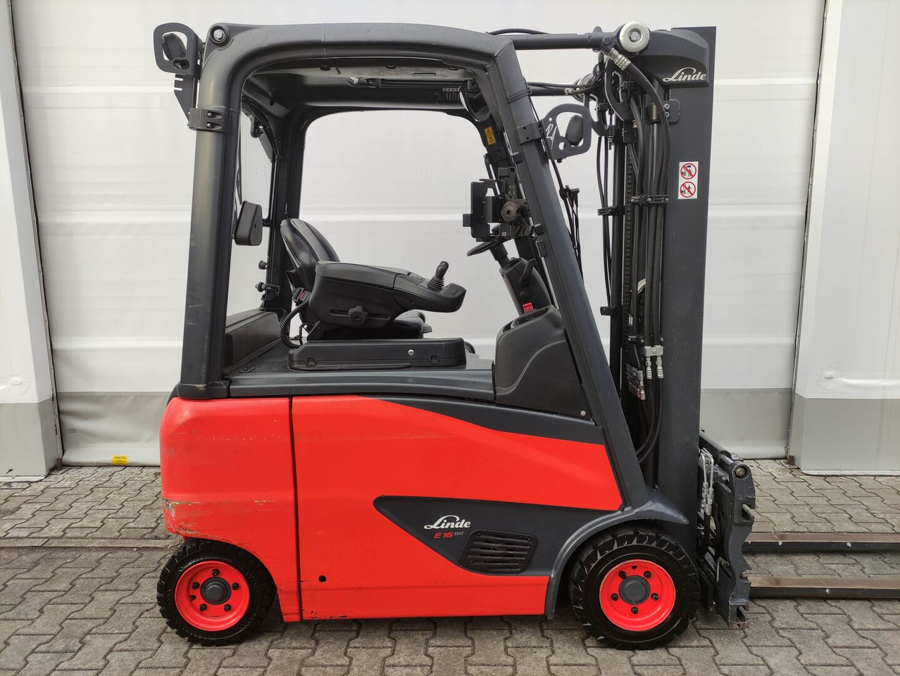 Linde E16PH-02-386 - Carretilla elevadora eléctrica: foto 2 Linde E16PH-02-386 - Carretilla elevadora eléctrica: foto 2
