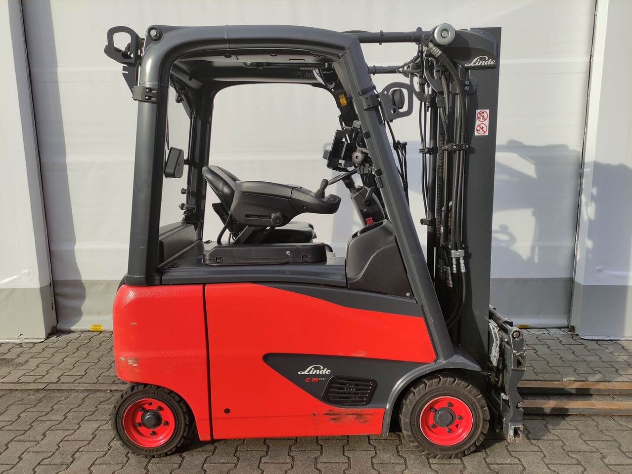 Linde E16PH-02-386 - Carretilla elevadora eléctrica: foto 2 Linde E16PH-02-386 - Carretilla elevadora eléctrica: foto 2