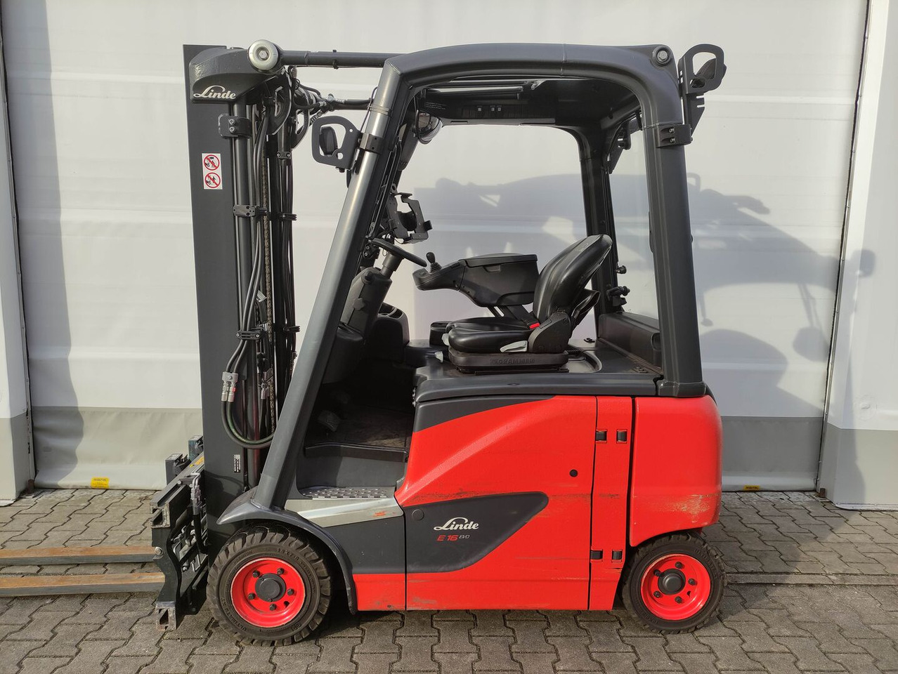 Linde E16PH-02-386 - Carretilla elevadora eléctrica: foto 1 Linde E16PH-02-386 - Carretilla elevadora eléctrica: foto 1