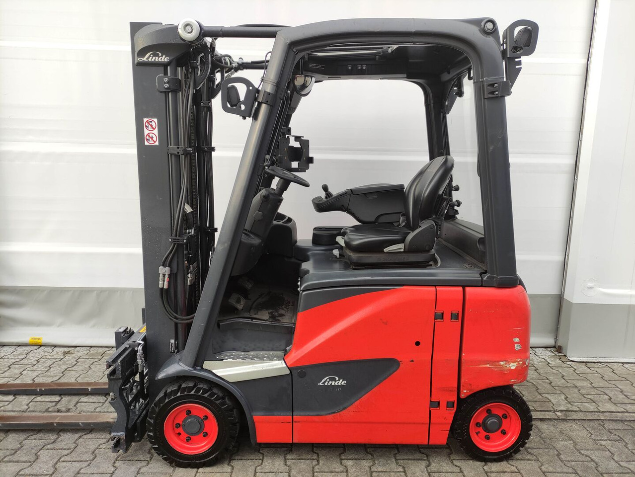 Linde E16PH-02-386 - Carretilla elevadora eléctrica: foto 1 Linde E16PH-02-386 - Carretilla elevadora eléctrica: foto 1