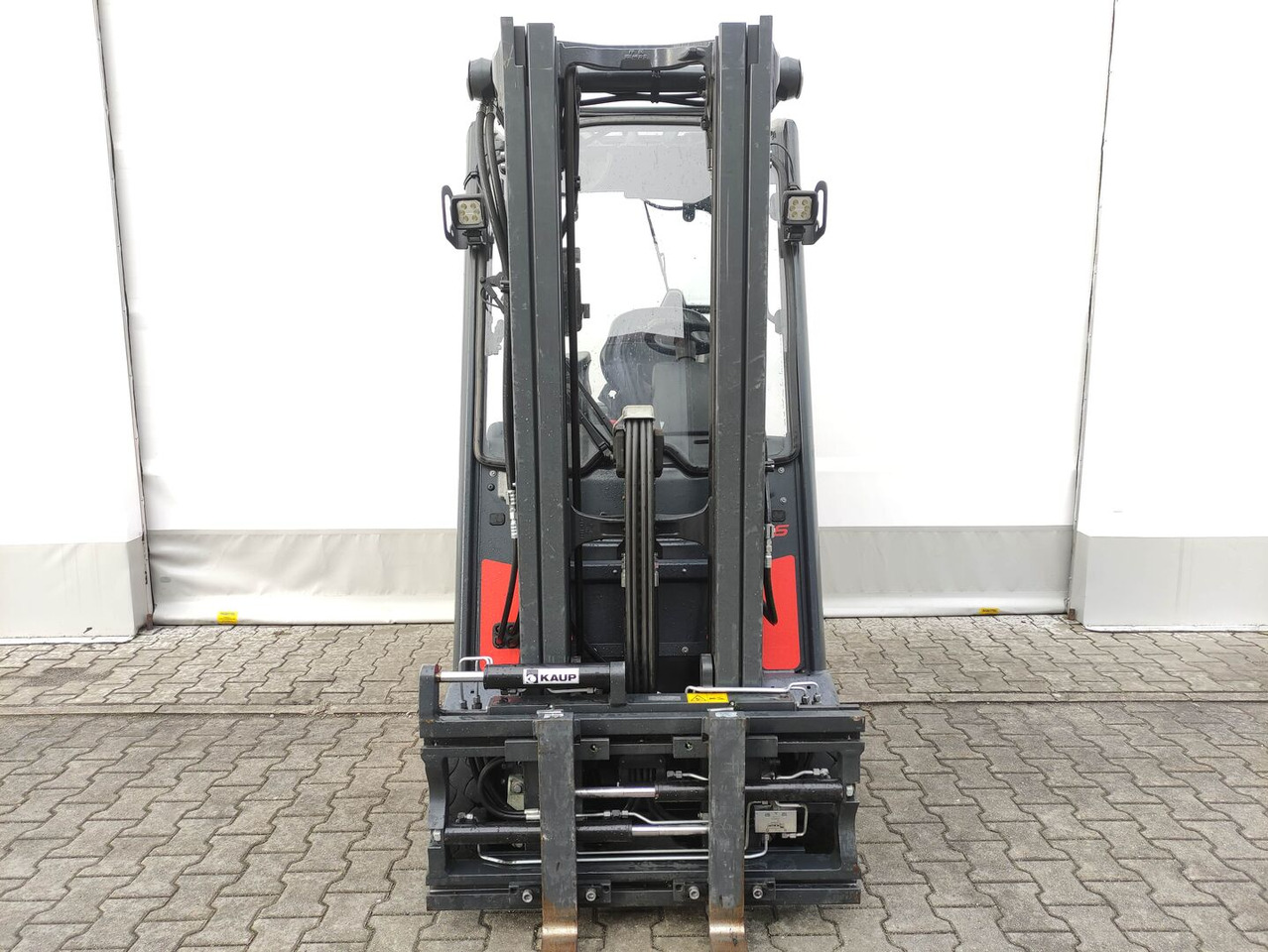 Linde E16PH-02-386 - Carretilla elevadora eléctrica: foto 3 Linde E16PH-02-386 - Carretilla elevadora eléctrica: foto 3