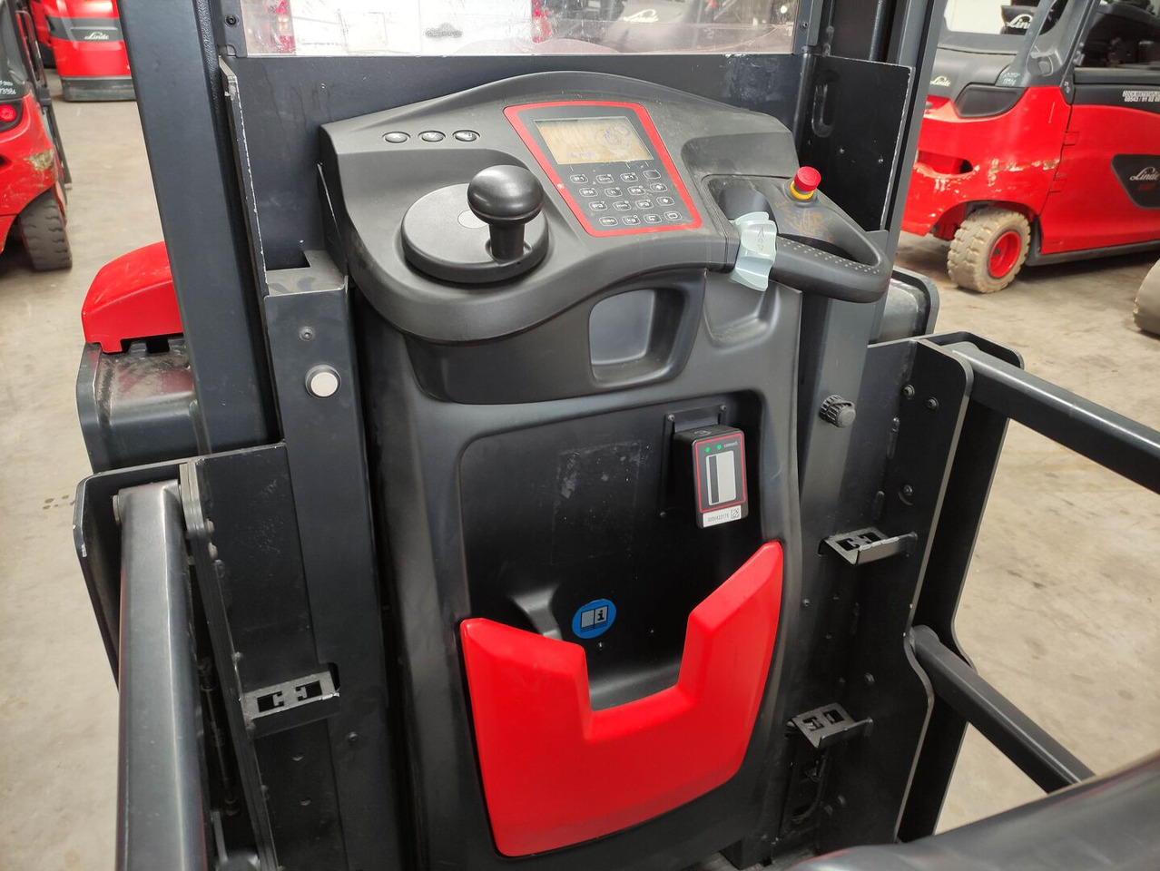 Linde V10-02 - Recoge pedidos: foto 5 Linde V10-02 - Recoge pedidos: foto 5