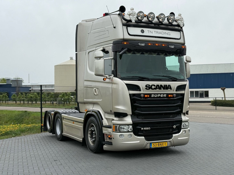 Scania R 580 SHOWTRUCK, VOLLUCHT, VOL SPOILER, RETARDER, SCHUIFSCHOTEL. - Cabeza tractora: foto 1 Scania R 580 SHOWTRUCK, VOLLUCHT, VOL SPOILER, RETARDER, SCHUIFSCHOTEL. - Cabeza tractora: foto 1