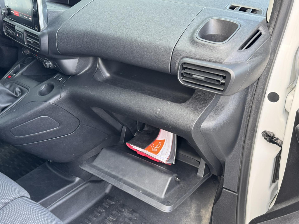Furgoneta pequeña Citroën Berlingo-1.6 BlueHDI Club Airco Cruise Carplay Trekhaak Imperiaal Pdc: foto 17