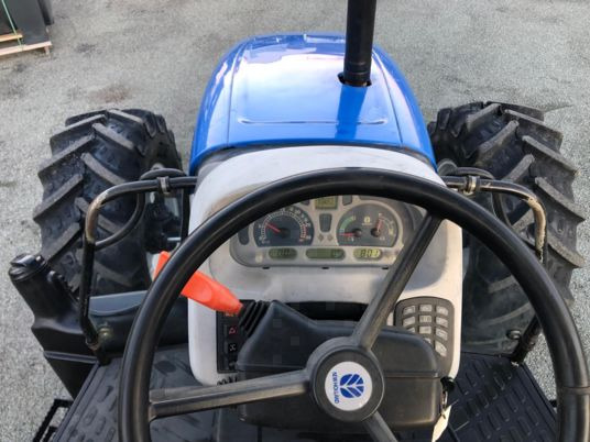 New Holland TL100A tracteur - Tractor: foto 2 New Holland TL100A tracteur - Tractor: foto 2