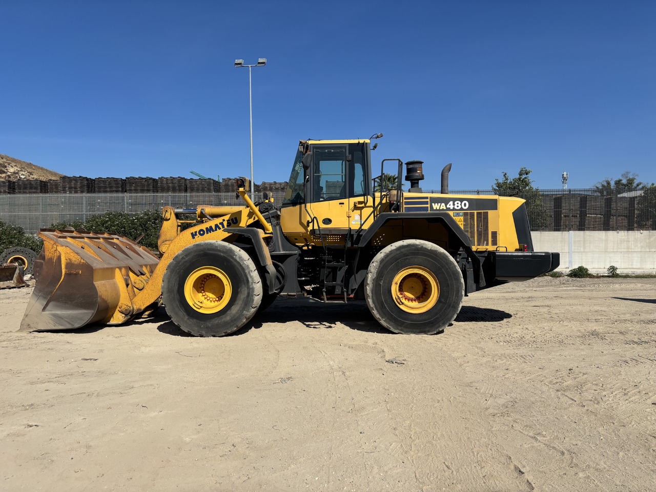 KOMATSU WA480-6 - Cargadora de ruedas: foto 2 KOMATSU WA480-6 - Cargadora de ruedas: foto 2