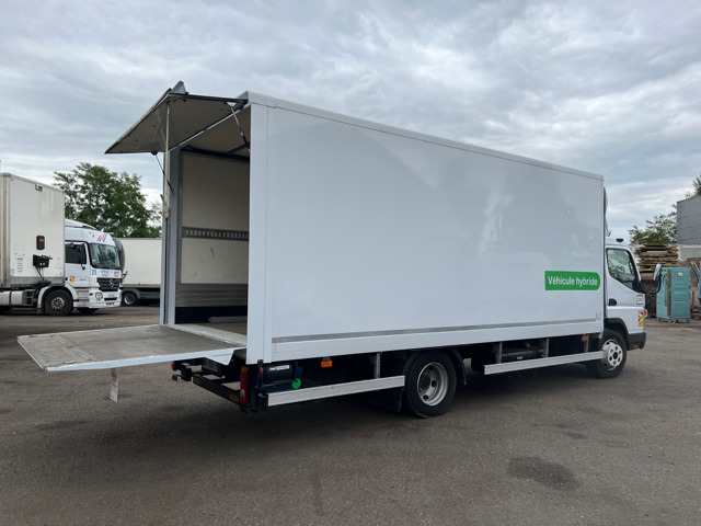 FUSO CANTER - Camión caja cerrada: foto 1 FUSO CANTER - Camión caja cerrada: foto 1