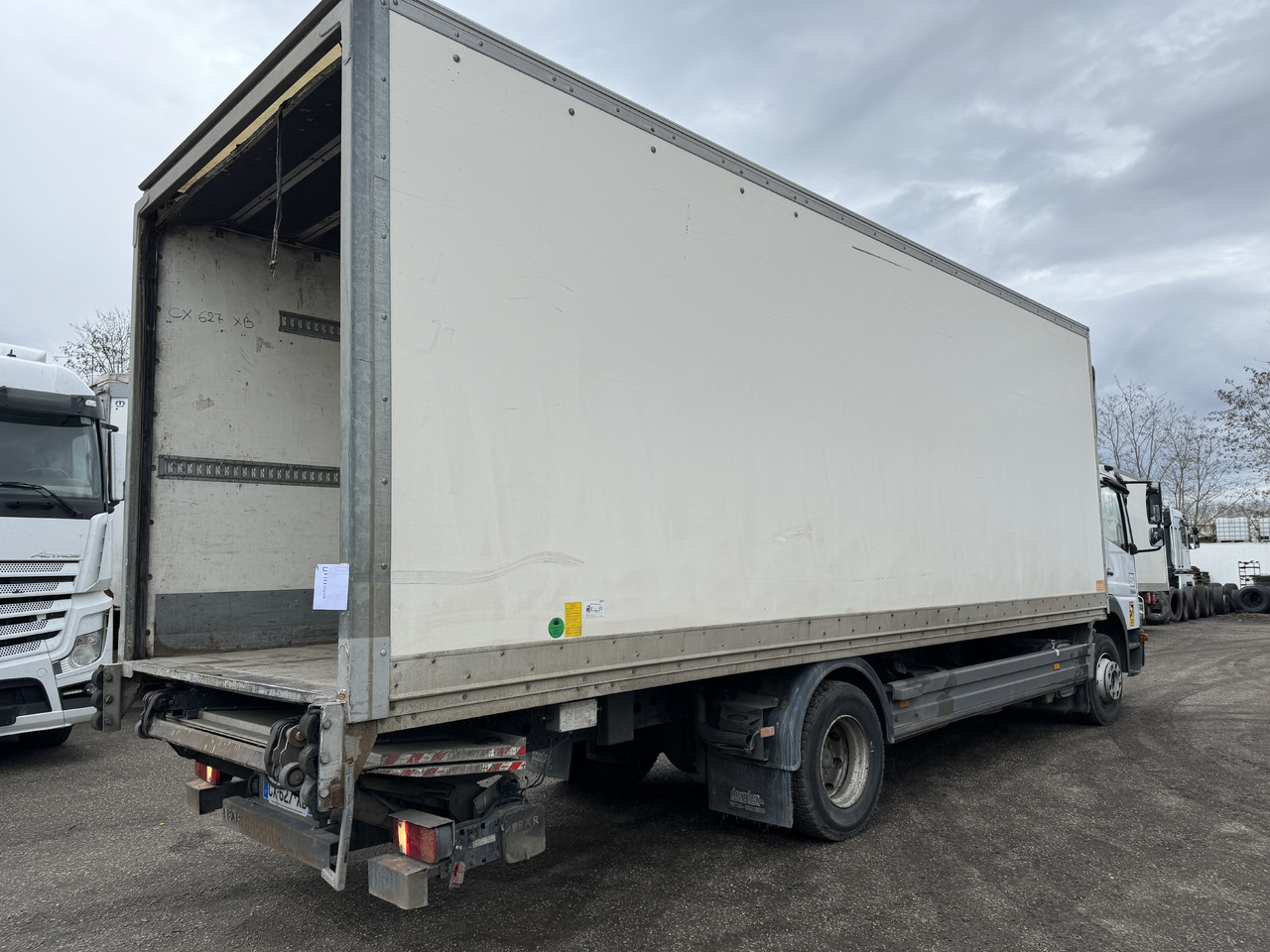 MERCEDES-BENZ ATEGO 1524 - Camión caja cerrada: foto 3 MERCEDES-BENZ ATEGO 1524 - Camión caja cerrada: foto 3