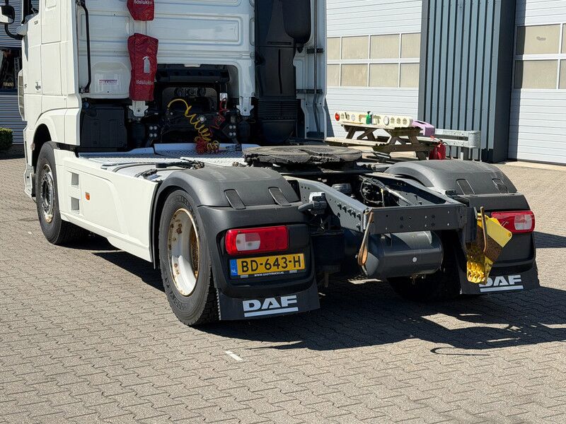 DAF XF 530 Super Space Cab Euro 6 Full Spoiler - Cabeza tractora: foto 5 DAF XF 530 Super Space Cab Euro 6 Full Spoiler - Cabeza tractora: foto 5