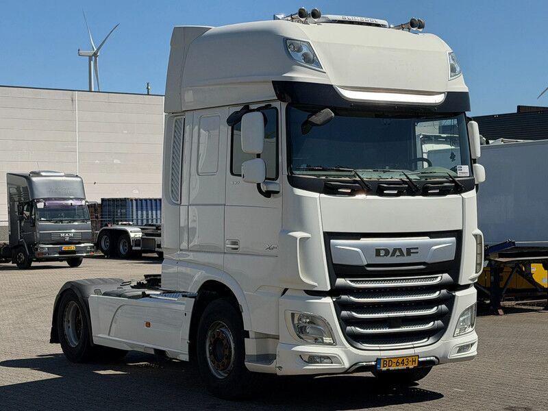 DAF XF 530 Super Space Cab Euro 6 Full Spoiler - Cabeza tractora: foto 2 DAF XF 530 Super Space Cab Euro 6 Full Spoiler - Cabeza tractora: foto 2