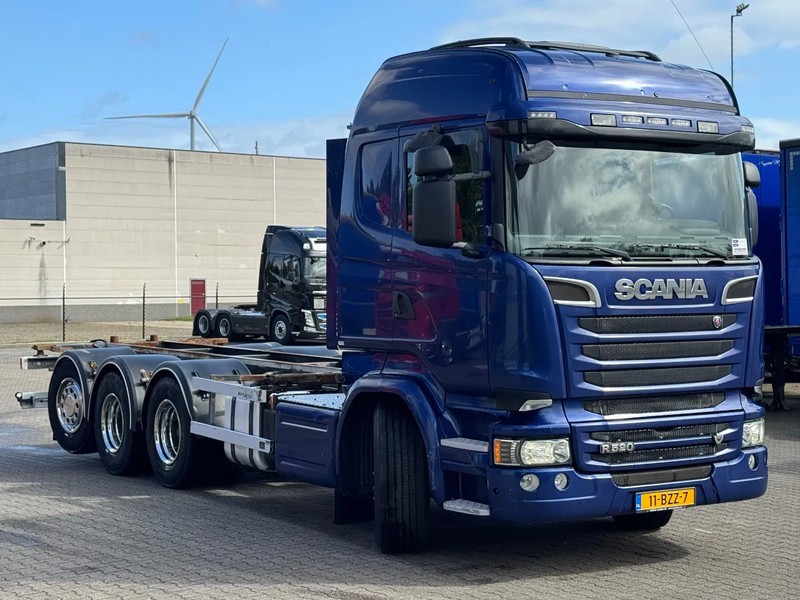 Scania R520 V8 8x4*4 Retarder / BDF / Full Air / Euro 6 - Portacontenedore/ Intercambiable camión: foto 2 Scania R520 V8 8x4*4 Retarder / BDF / Full Air / Euro 6 - Portacontenedore/ Intercambiable camión: foto 2