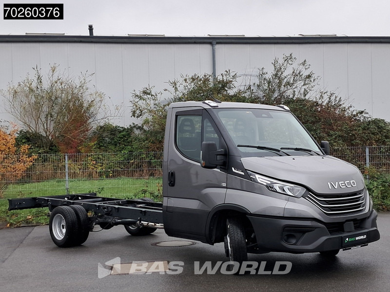 Iveco Daily 35C21 Neu! 3.0L 2025-Modell Automatik 210PS Radstand 410 Fahrgestell Doppelbereifung LED ACC Klima Euro6 Chassis A/C - Vehículo comercial ligero: foto 2 Iveco Daily 35C21 Neu! 3.0L 2025-Modell Automatik 210PS Radstand 410 Fahrgestell Doppelbereifung LED ACC Klima Euro6 Chassis A/C - Vehículo comercial ligero: foto 2