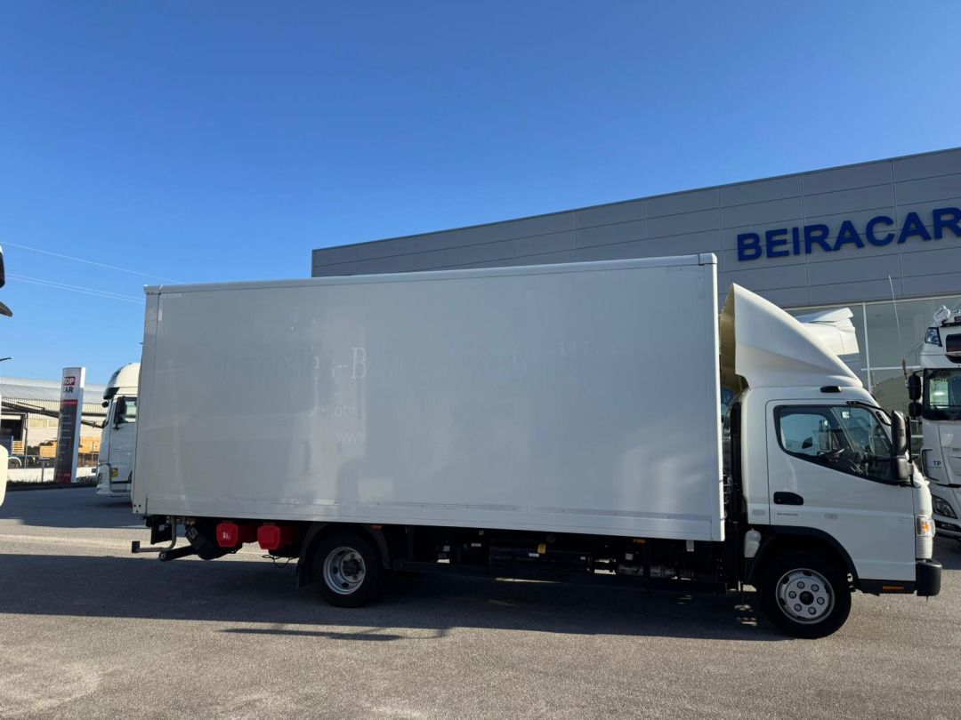 MITSUBISHI FUSO CANTER 180 7C18 - Camión caja cerrada: foto 3 MITSUBISHI FUSO CANTER 180 7C18 - Camión caja cerrada: foto 3