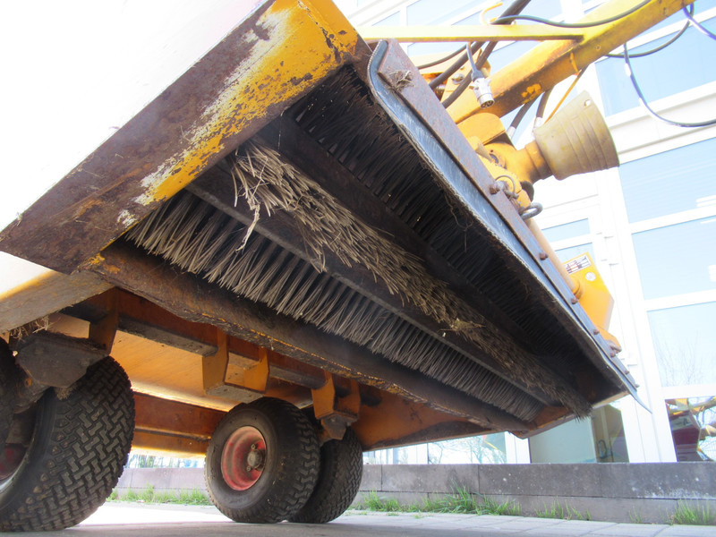 STH HK 1800 Maai / Veeg / Zuigmachine - Motoazada: foto 4 STH HK 1800 Maai / Veeg / Zuigmachine - Motoazada: foto 4