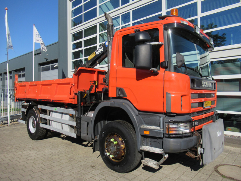 Scania P 114 CB 4x4 HZ 340 3-W. Tipper - 3-S. Kipper + HMF 1063 Crane Kran - Volquete camión, Camión grúa: foto 2 Scania P 114 CB 4x4 HZ 340 3-W. Tipper - 3-S. Kipper + HMF 1063 Crane Kran - Volquete camión, Camión grúa: foto 2
