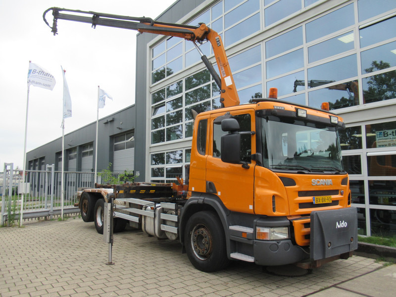 Scania P 320 B 6x2*4 + HMF 835 + HYVA Haakarm - Multibasculante camión, Camión grúa: foto 2 Scania P 320 B 6x2*4 + HMF 835 + HYVA Haakarm - Multibasculante camión, Camión grúa: foto 2