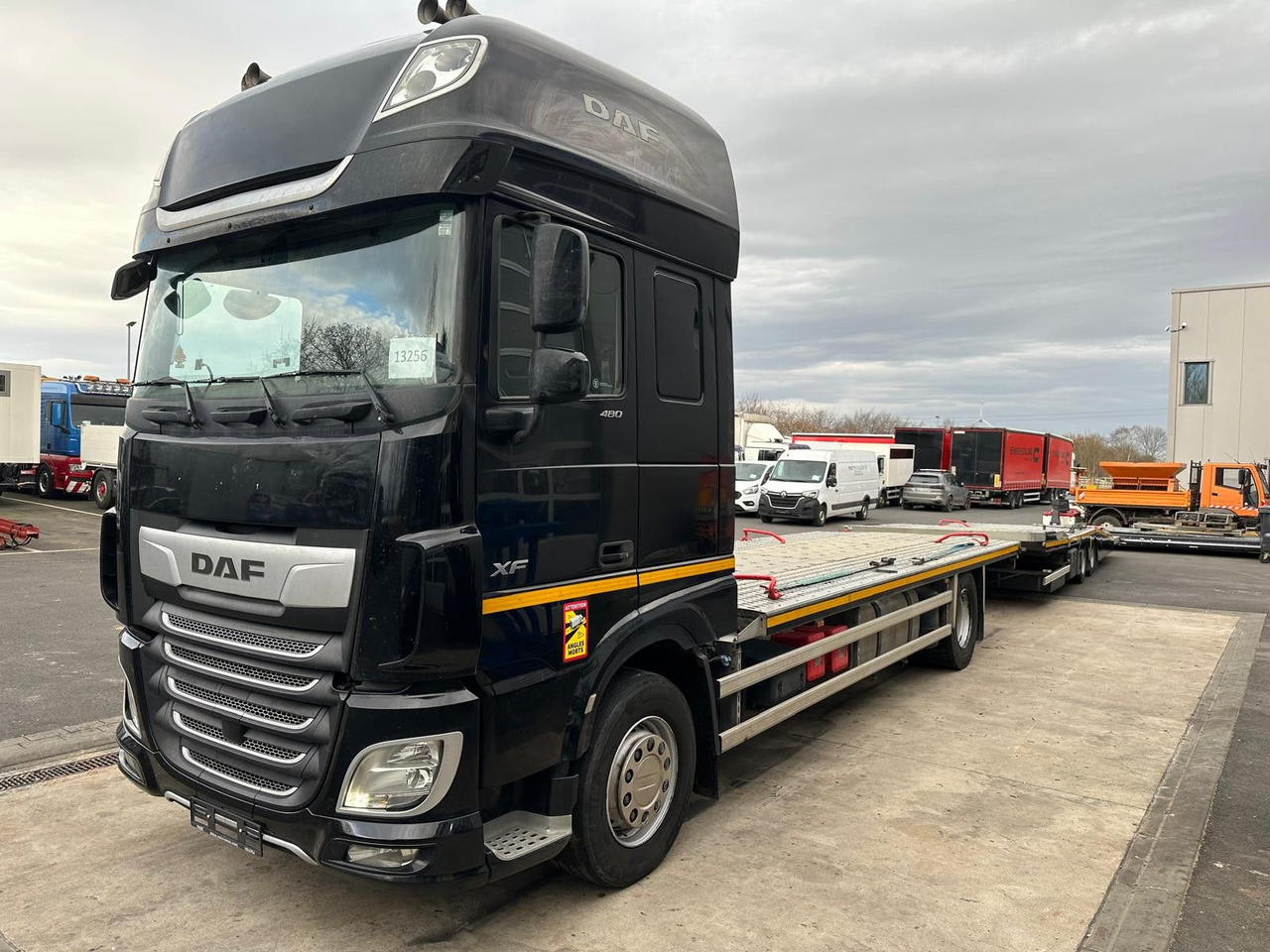 DAF 480XF*Flachzug*Aufstellbühne*VDI2700*Top! - Portavehículos camión: foto 1 DAF 480XF*Flachzug*Aufstellbühne*VDI2700*Top! - Portavehículos camión: foto 1