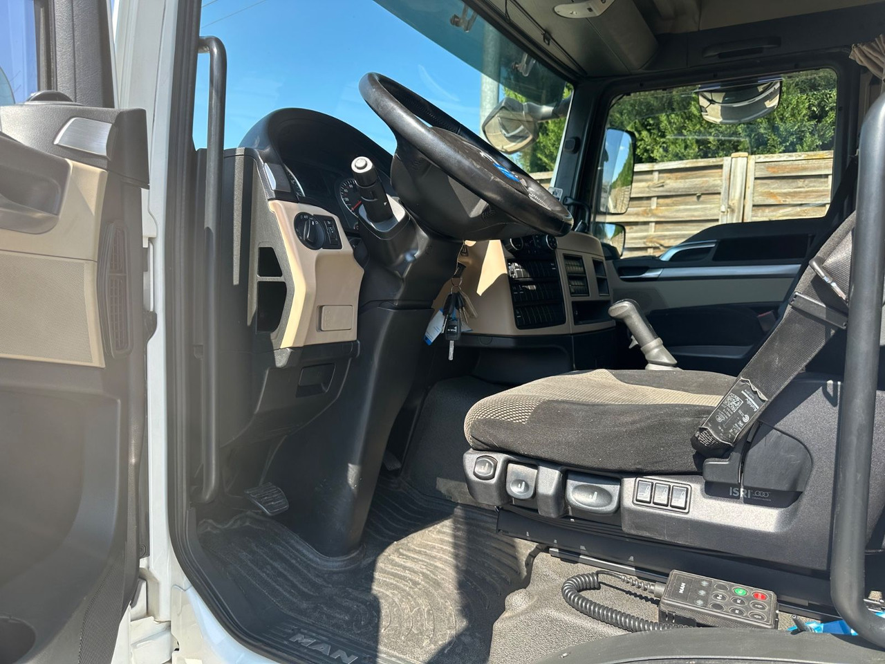 MAN 8.250 TGL*VDI2700*TOP*4-er Zug BFT Anhänger MAN 8.250 TGL*4x L1H1*XLX Kabine*VDI2700*TOP* - Portavehículos camión: foto 4 MAN 8.250 TGL*VDI2700*TOP*4-er Zug BFT Anhänger MAN 8.250 TGL*4x L1H1*XLX Kabine*VDI2700*TOP* - Portavehículos camión: foto 4