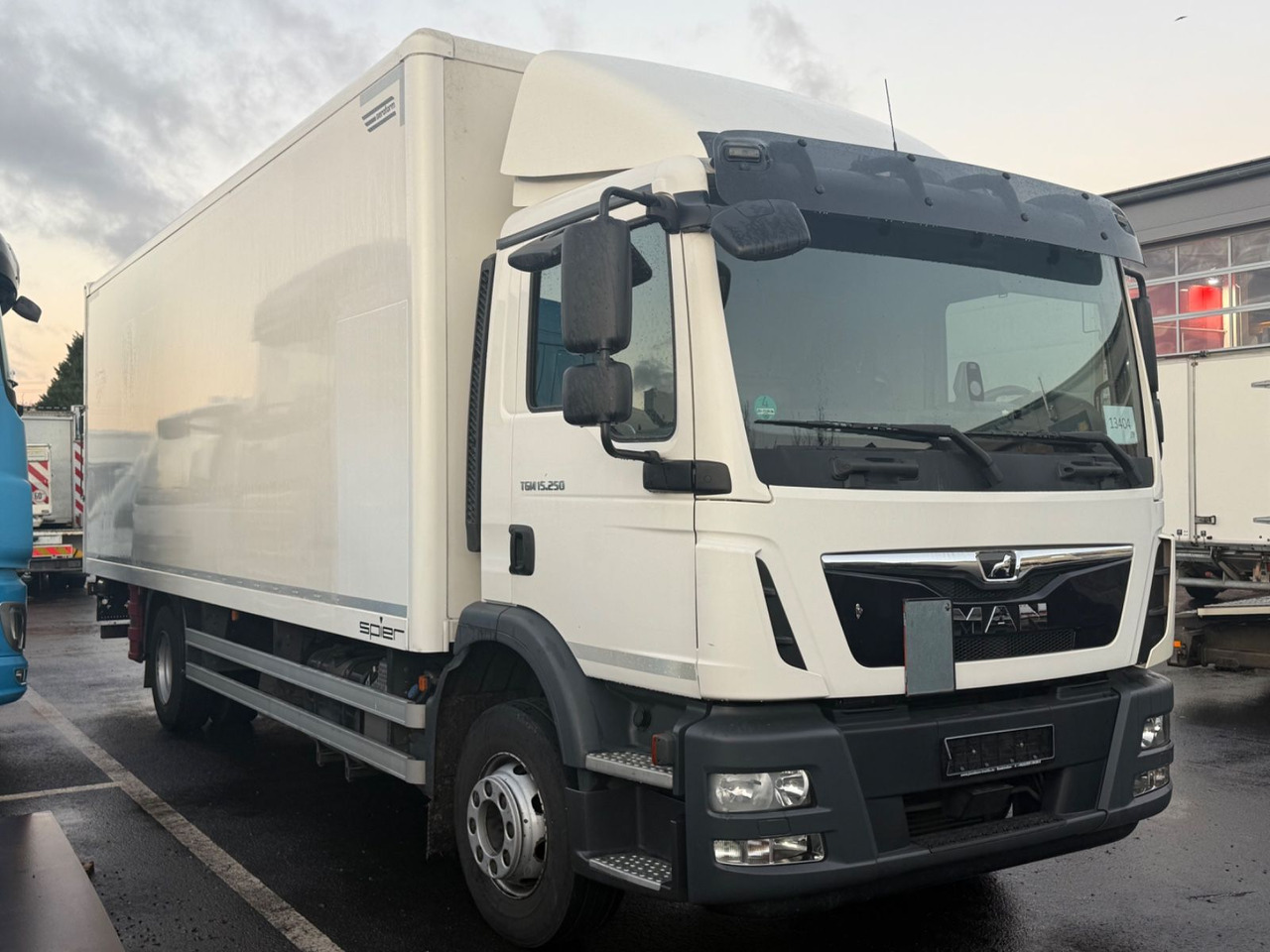 MAN TGM 15.250 Autom., Klima, Palfinger MBB, TOP - Camión caja cerrada: foto 3 MAN TGM 15.250 Autom., Klima, Palfinger MBB, TOP - Camión caja cerrada: foto 3