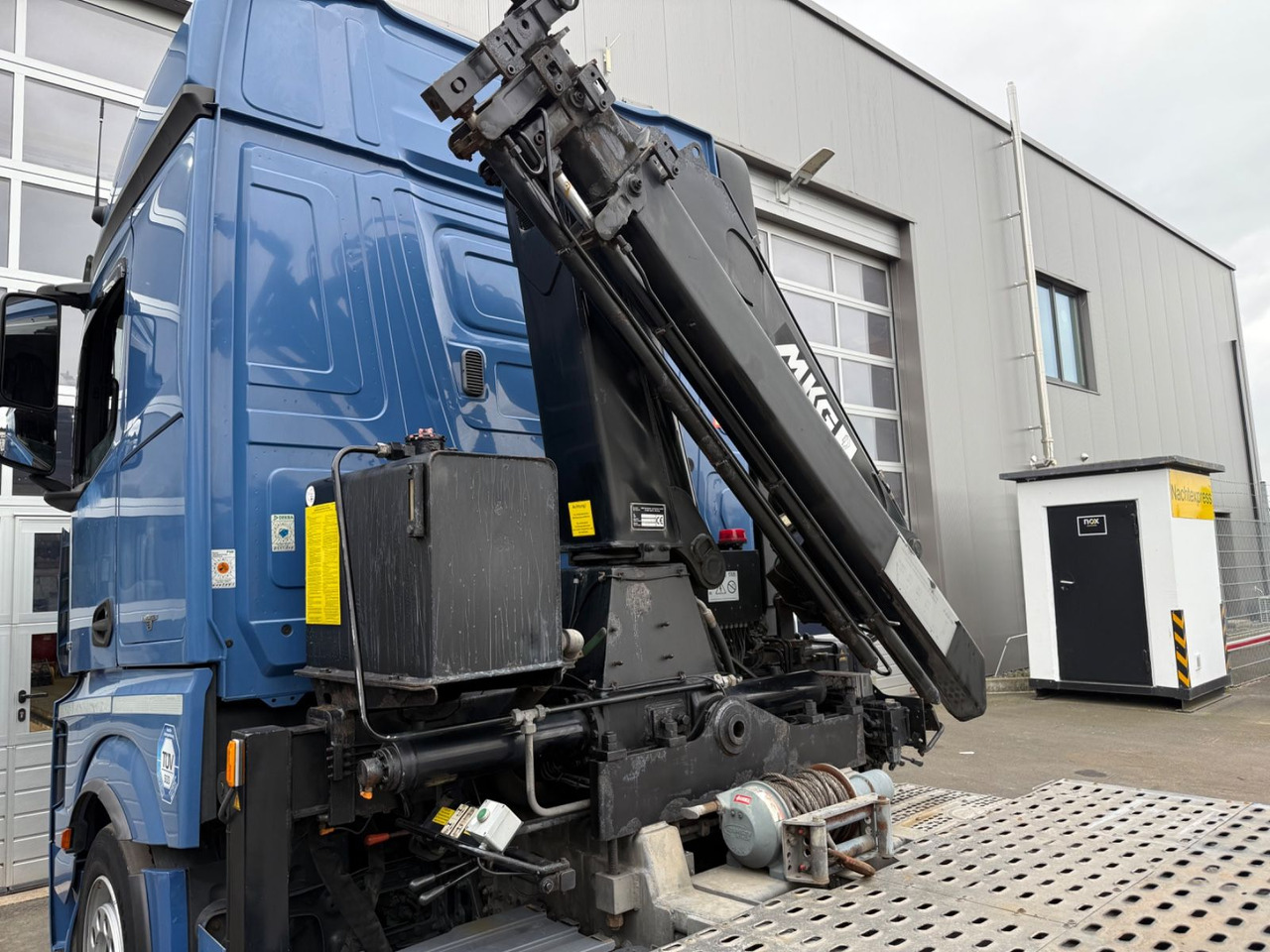 Mercedes-Benz Actros 1843 FVG 5-Zug / VDI 2700 / Kran MKG - Portavehículos camión: foto 4 Mercedes-Benz Actros 1843 FVG 5-Zug / VDI 2700 / Kran MKG - Portavehículos camión: foto 4