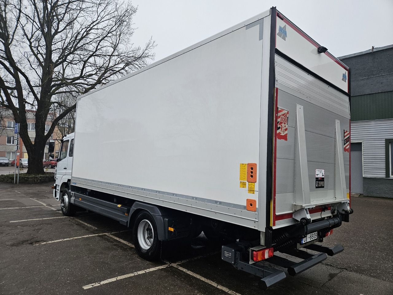 MERCEDES-BENZ Atego - Camión caja cerrada: foto 4 MERCEDES-BENZ Atego - Camión caja cerrada: foto 4