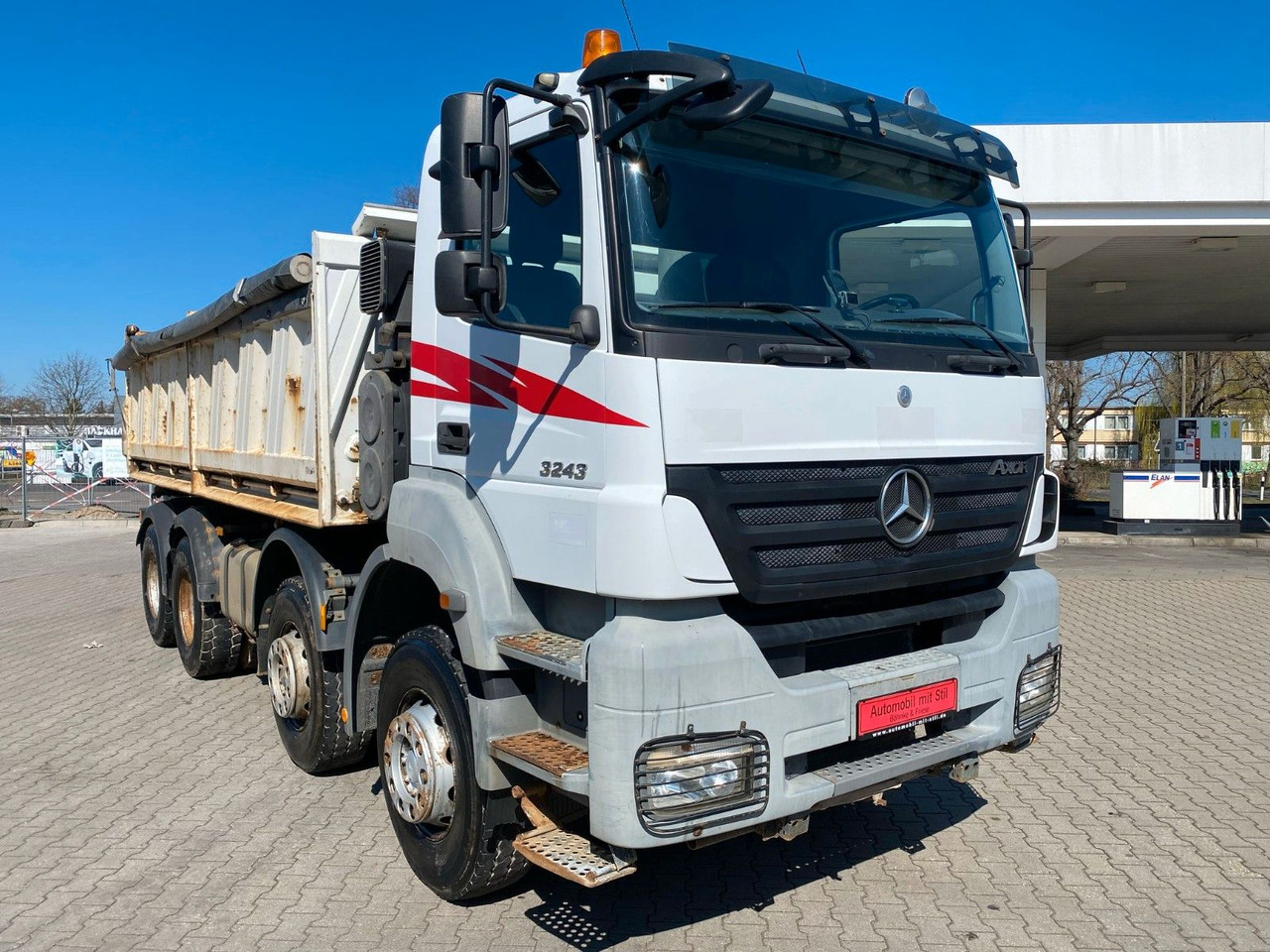 Mercedes-Benz Axor 2 C 4-Achser 3243 8x4 Kipp RETARDER MEILLER - Volquete camión: foto 4 Mercedes-Benz Axor 2 C 4-Achser 3243 8x4 Kipp RETARDER MEILLER - Volquete camión: foto 4