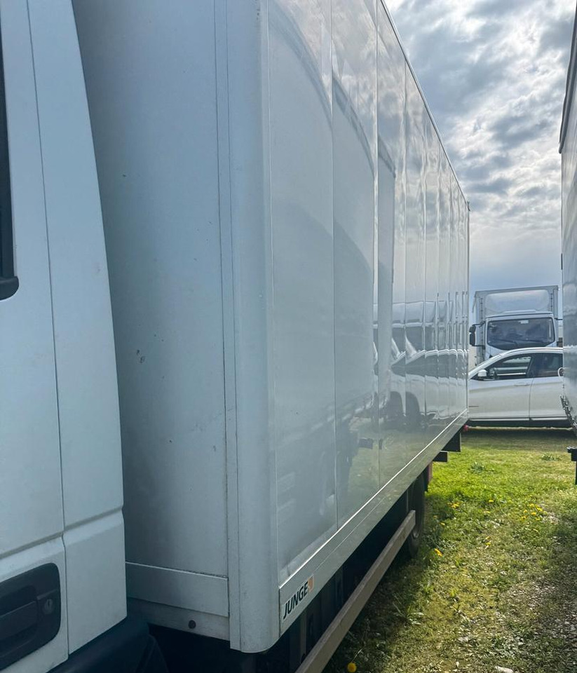 Iveco 75e190 - Camión caja cerrada: foto 4 Iveco 75e190 - Camión caja cerrada: foto 4