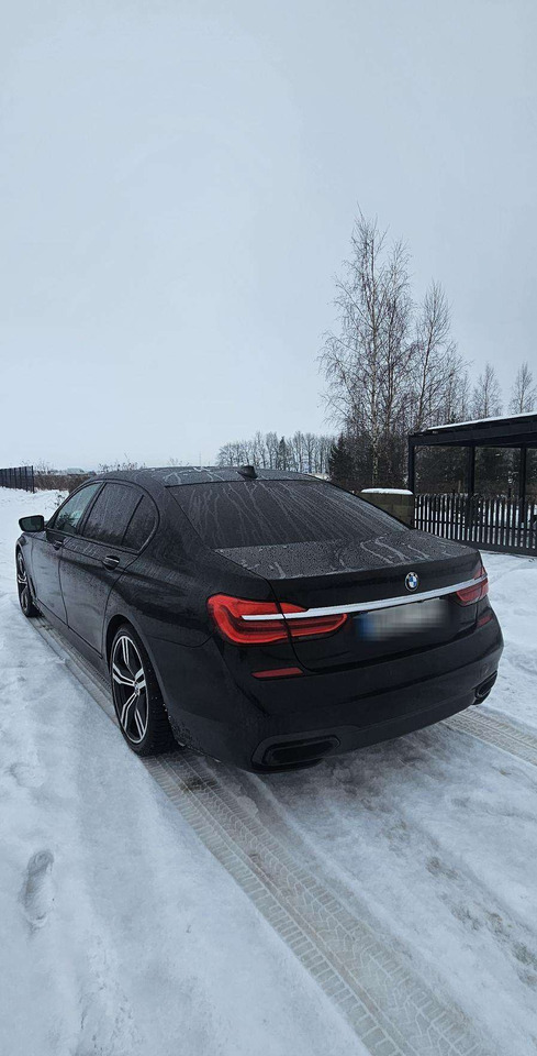 BMW 750 - Sedan: foto 3 BMW 750 - Sedan: foto 3