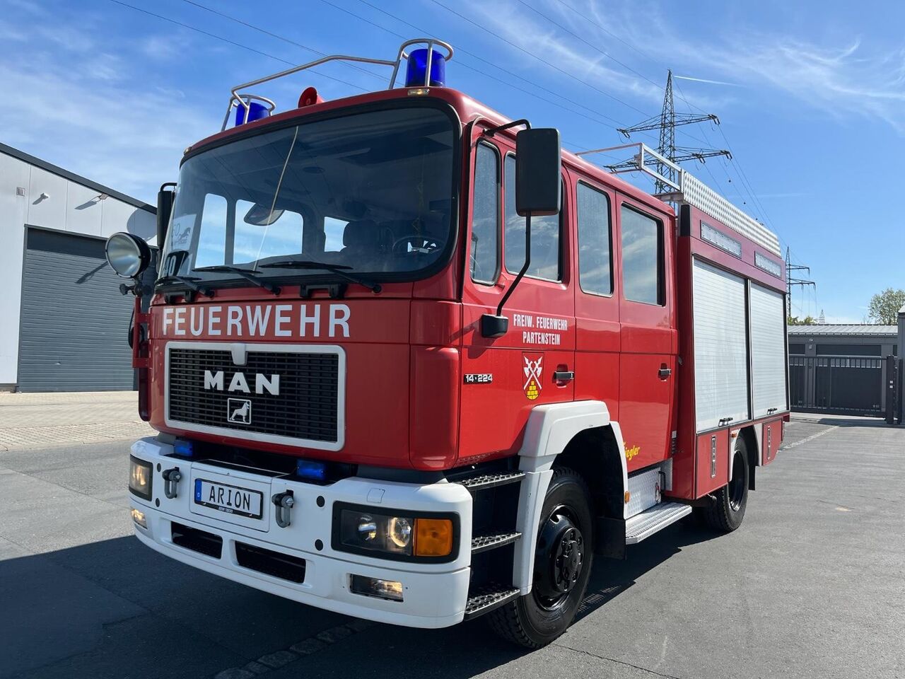MAN 14.224 Feuerwehr 4x4/LF16/8/DOKA/ZIEGLER/EU2 - Camión de bomberos: foto 3 MAN 14.224 Feuerwehr 4x4/LF16/8/DOKA/ZIEGLER/EU2 - Camión de bomberos: foto 3
