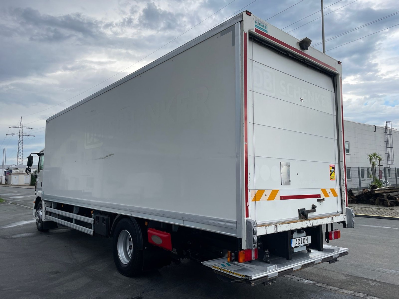 MAN TGM 18.290 4x2 BL Koffer/LBW/PALFINGER/8,2m/EU6 - Camión caja cerrada: foto 3 MAN TGM 18.290 4x2 BL Koffer/LBW/PALFINGER/8,2m/EU6 - Camión caja cerrada: foto 3